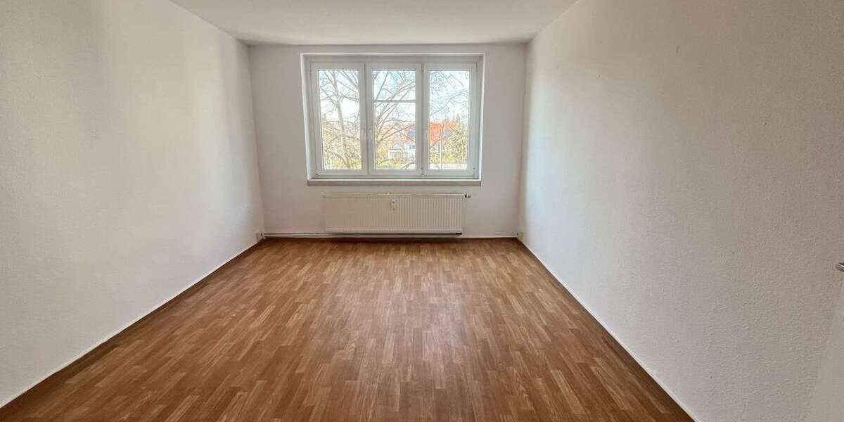 Etagenwohnung Hainichen - 1 Zimmer, 24 m&sup2;, 141&euro; | Angebot:25986927