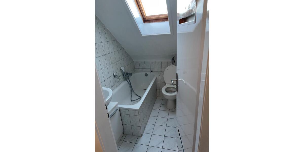 Dachgeschoßwohnung Bischofsheim - 2 Zimmer, 39 m&sup2;, 750&euro; | Angebot:26477125