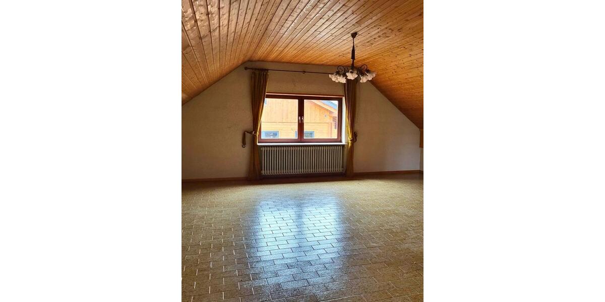 Etagenwohnung Sinsheim - 6 Zimmer, 190 m&sup2;, 1.300&euro; | Angebot:26566841