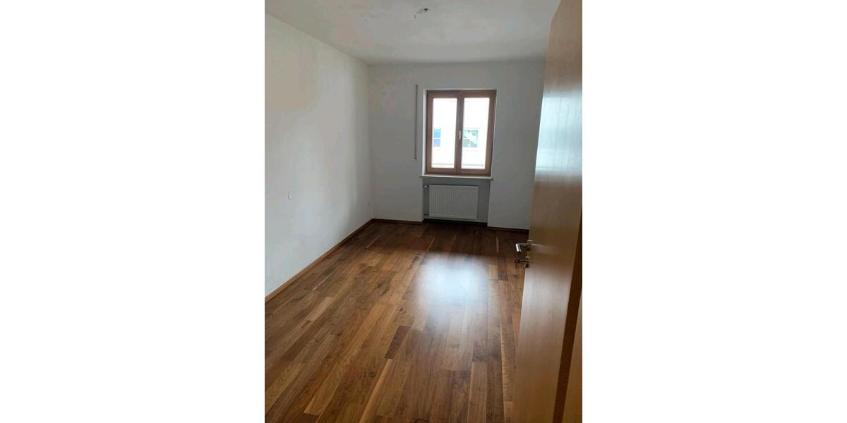 Etagenwohnung Marklkofen - 3 Zimmer, 100 m&sup2;, 800&euro; | Angebot:24574230