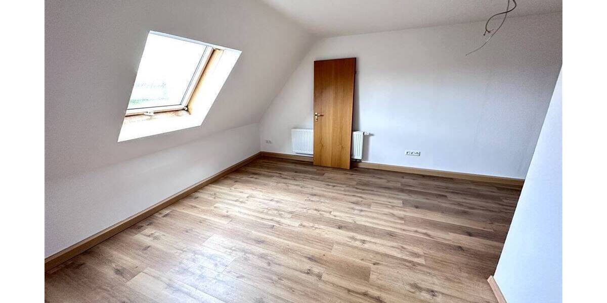 Einfamilienhaus Oberdachstetten - 8 Zimmer, 173 m&sup2;, 1.200&euro; | Angebot:26657158