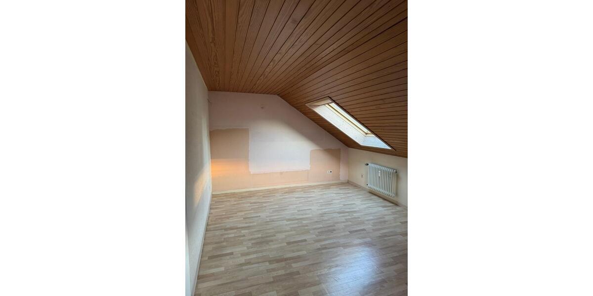 Dachgeschoßwohnung Filderstadt - 4 Zimmer, 82 m&sup2;, 1.100&euro; | Angebot:24865420