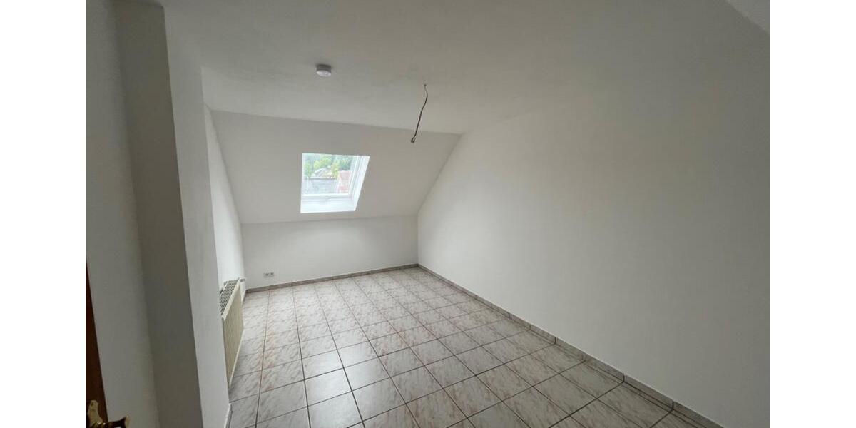 Dachgeschoßwohnung Völklingen - 4 Zimmer, 98 m&sup2;, 640&euro; | Angebot:25869334