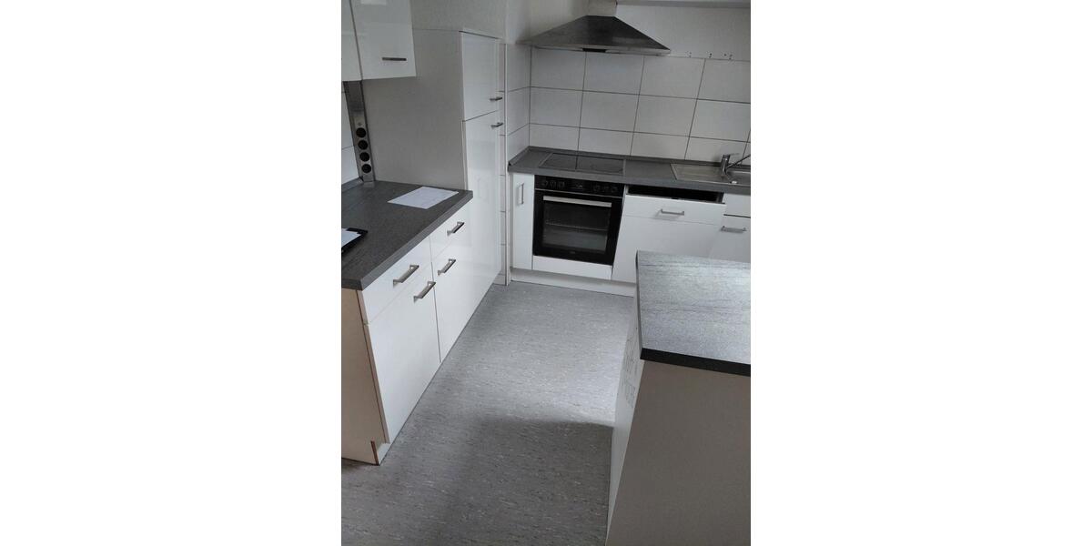 Schöne Etagenwohnung in gepflegtem 2 Parteienhaus 4 zimmer