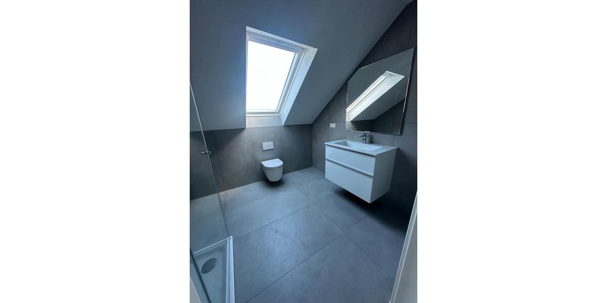 Wohnung zu vermieten ab sofort (Komplett kernsaniert) 4 zimmer