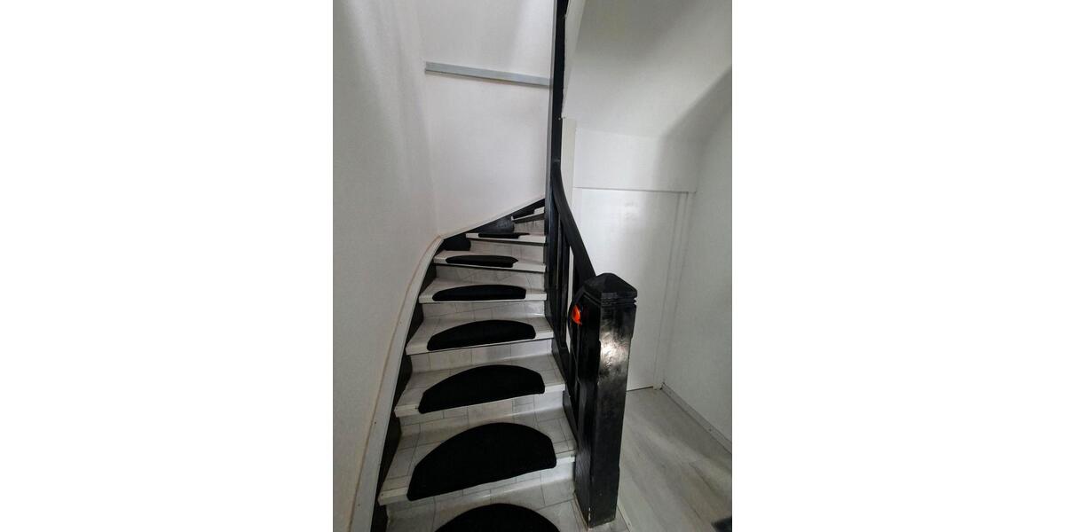 Etagenwohnung Helsa - 6 Zimmer, 102 m&sup2;, 1.000&euro; | Angebot:24730510