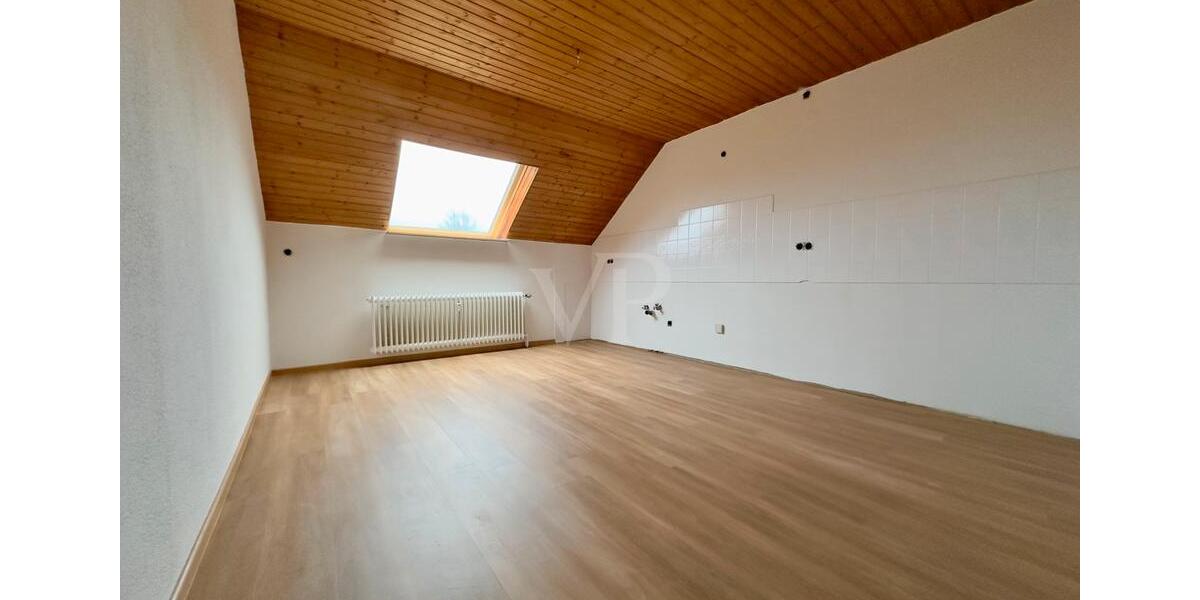 Dachgeschoßwohnung Lingen (Ems) Damaschke - 4 Zimmer, 95 m&sup2;, 850&euro; | Angebot:26492491
