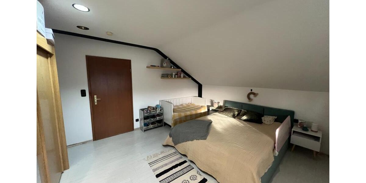 Gemütliche 3‑Zimmer-Dachgeschosswohnung – 98 m² – ab März 3 zimmer