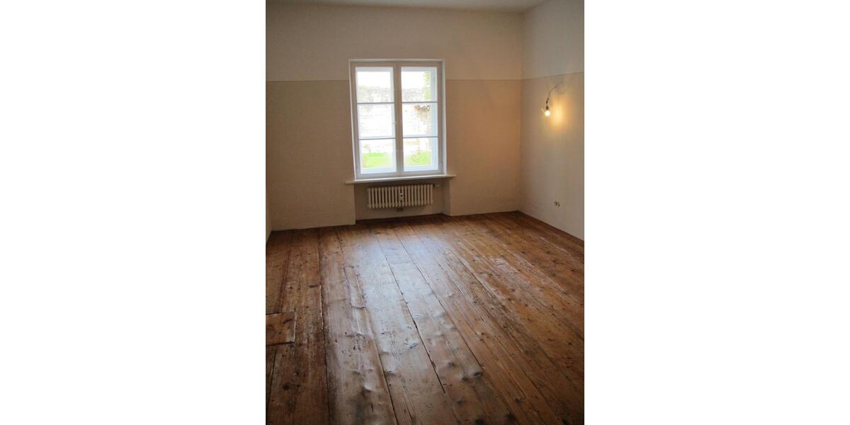 Etagenwohnung Burghausen - 2 Zimmer, 107 m&sup2;, 1.025&euro; | Angebot:25378085
