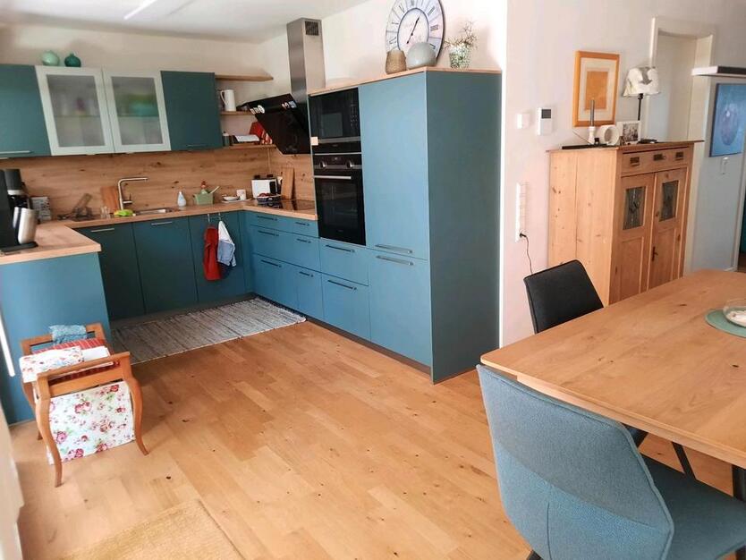 neuwertige 3 Zimmerwohnung