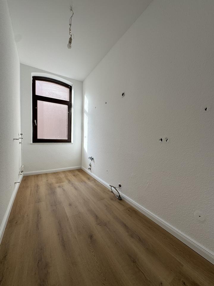 Ihr neues IMMOBILIEN QUARTIER: Sanierte 3,5-Zimmer Wohnung im 1. OG in Linden mit Tageslichtbad zimmer