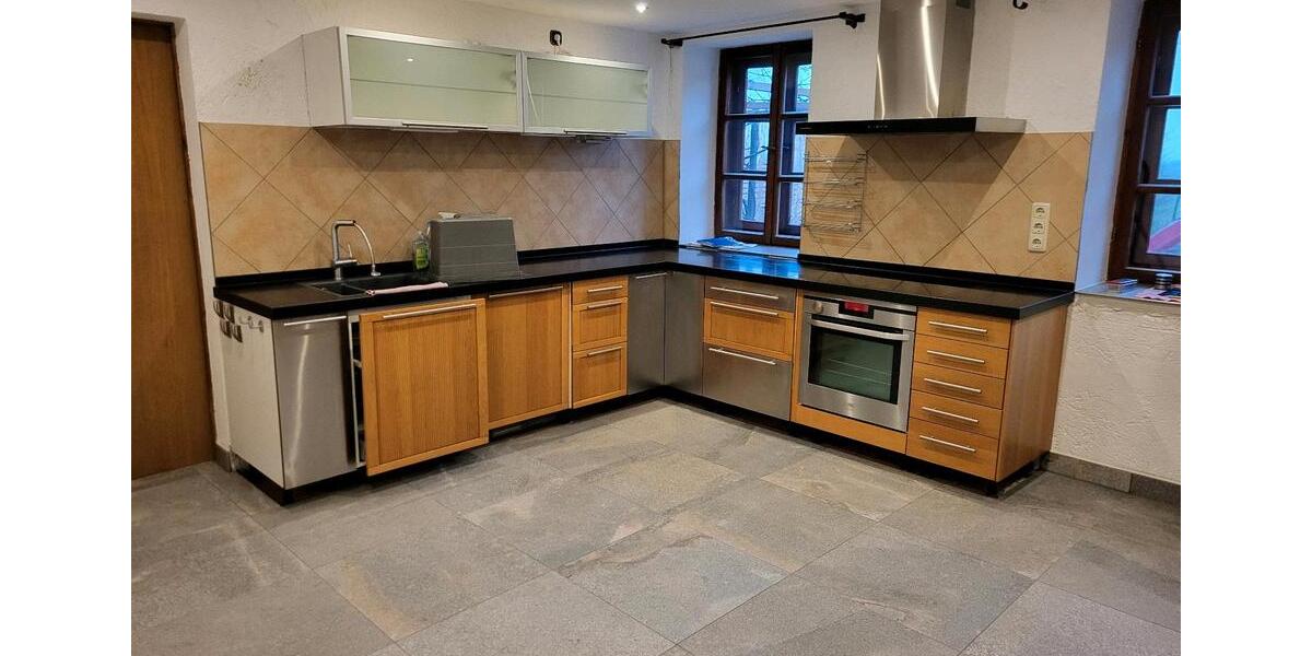 Etagenwohnung Weilheim in Oberbayern - 8 Zimmer, 305 m&sup2;, 3.200&euro; | Angebot:26478235