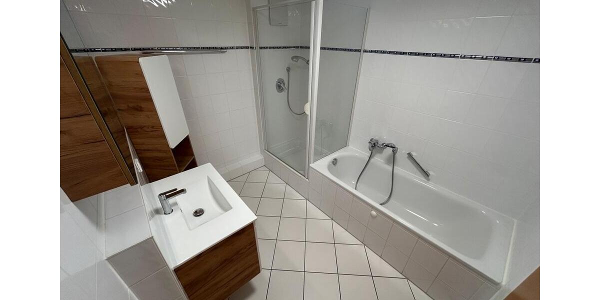 Etagenwohnung Freiberg am Neckar - 3 Zimmer, 79 m&sup2;, 1.100&euro; | Angebot:26045546