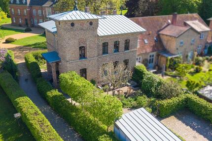Haus Plön - 7 Zimmer, 261 m&sup2;, 2.500&euro; | Angebot:26648216