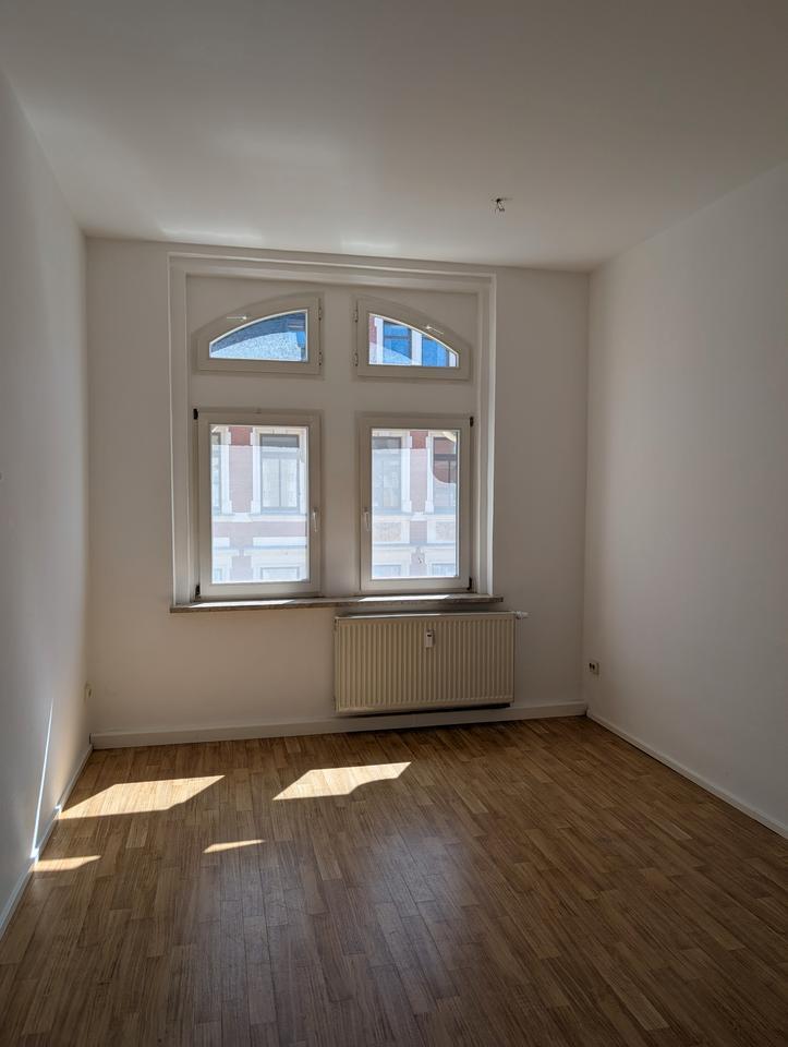 Stilvolle 3-Zimmer-AltbauWohnung mit Einbauküche und modernem Komfort
