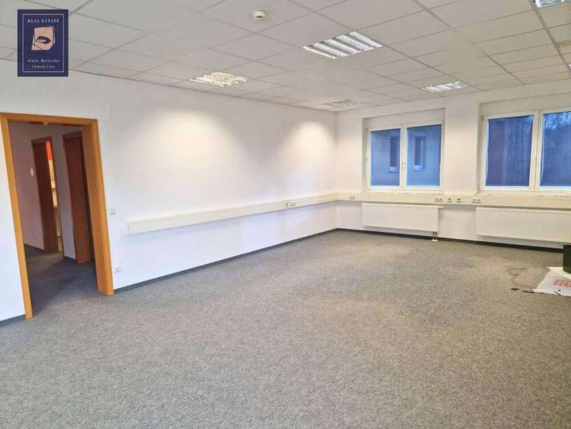 444 qm helle und geräumige Gewerbefläche im 1. OG 10 zimmer