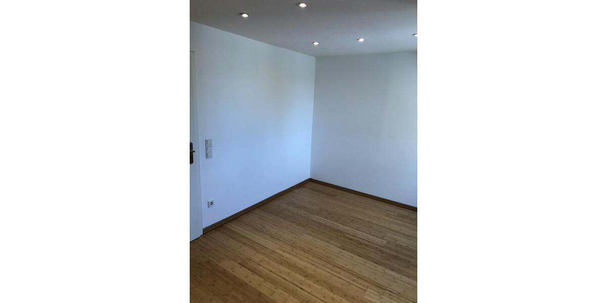 Dachgeschoßwohnung Karlsfeld - 2.5 Zimmer, 58 m&sup2;, 1.085&euro; | Angebot:26314002