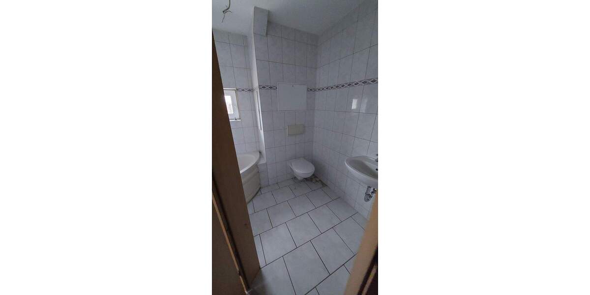 Zimmer Halle (Saale) Damaschkestraße - 3 Zimmer, 94 m&sup2;, 685&euro; | Angebot:25770429