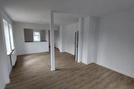 Wohnung Lugau/Erzgebirge Erzgebirge - 4 Zimmer, 125 m&sup2;, 875&euro; | Angebot:26634264