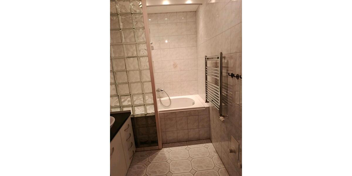 Helle 3 Raumwohnung mit Panoramafenster, Bad und WC getrennt 3 zimmer