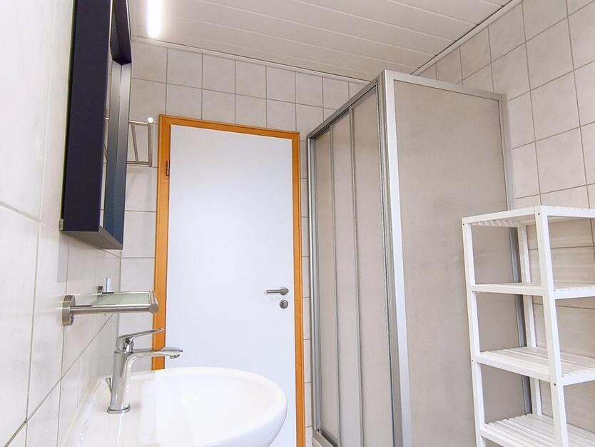 WG-Zimmer in 2er-Frauen-WG, vollmöbliertes, nähe Krones & BMW zimmer