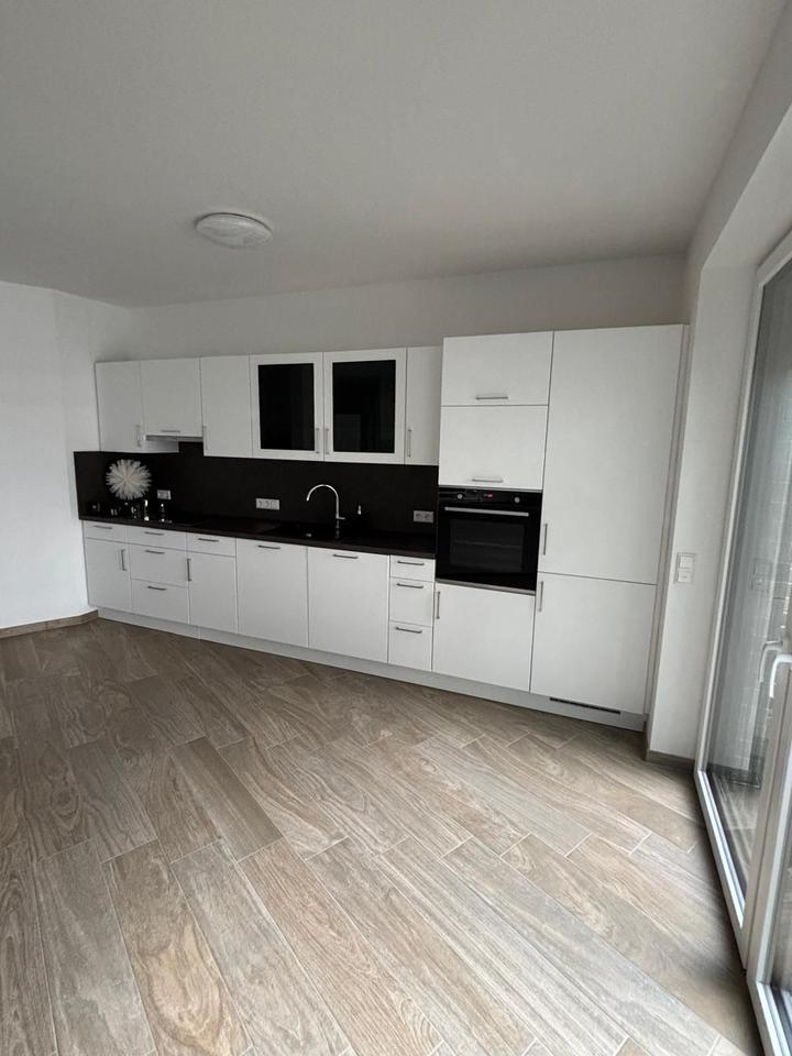 Komfortable 2-Zimmer-DG-Wohnung mit moderner Einbauküche und Balkon