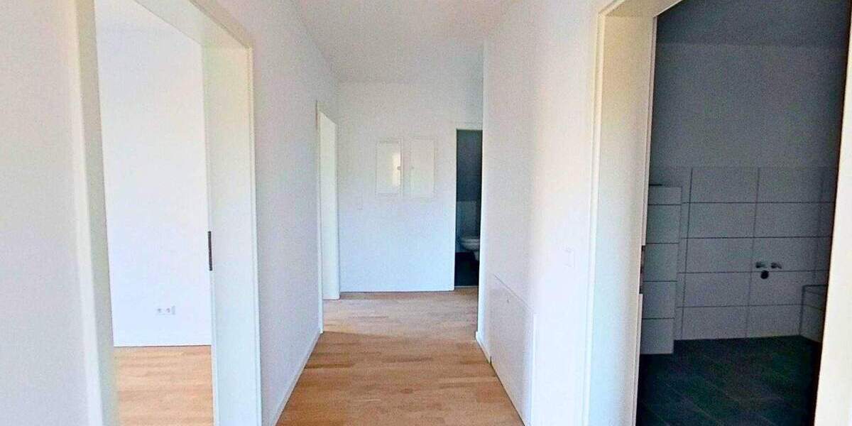 Zimmer Grafenhausen - 3 Zimmer, 81 m&sup2;, 858&euro; | Angebot:25674951