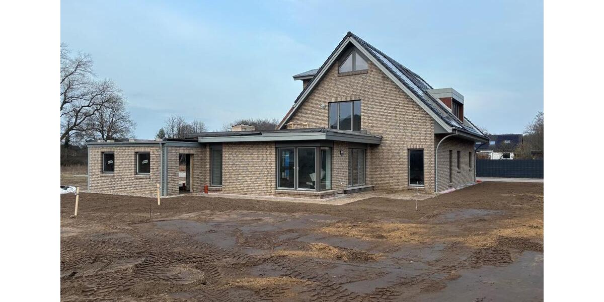 Dachgeschoßwohnung Groß Kummerfeld - 4 Zimmer, 123 m&sup2;, 1.726&euro; | Angebot:25441853