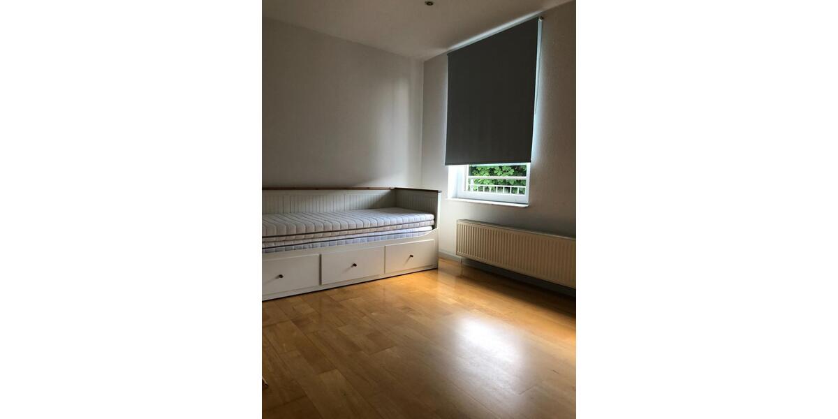 Wunderschöne, moderne Wohnung mit Kamin, EBK, Balkon und Hof 5 zimmer