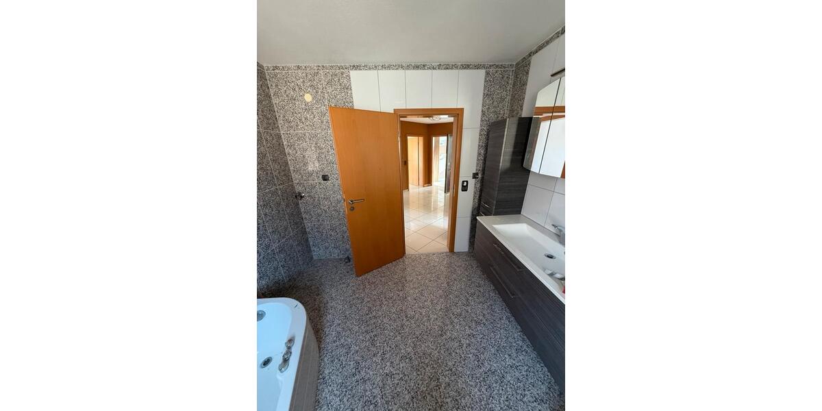 Dachgeschoßwohnung Geislingen an der Steige - 3 Zimmer, 77 m&sup2;, 850&euro; | Angebot:25945538