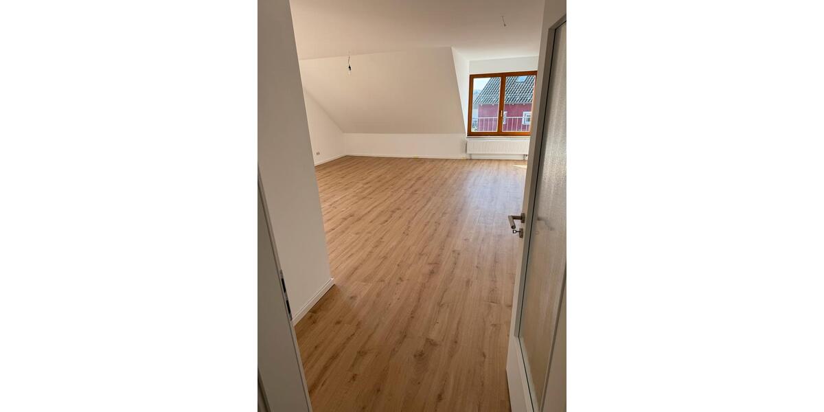 Dachgeschoßwohnung Burglengenfeld - 3 Zimmer, 96 m&sup2;, 950&euro; | Angebot:25282310