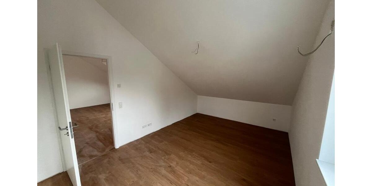 Dachgeschoßwohnung Engelskirchen - 3.5 Zimmer, 132 m&sup2;, 1.640&euro; | Angebot:24437010