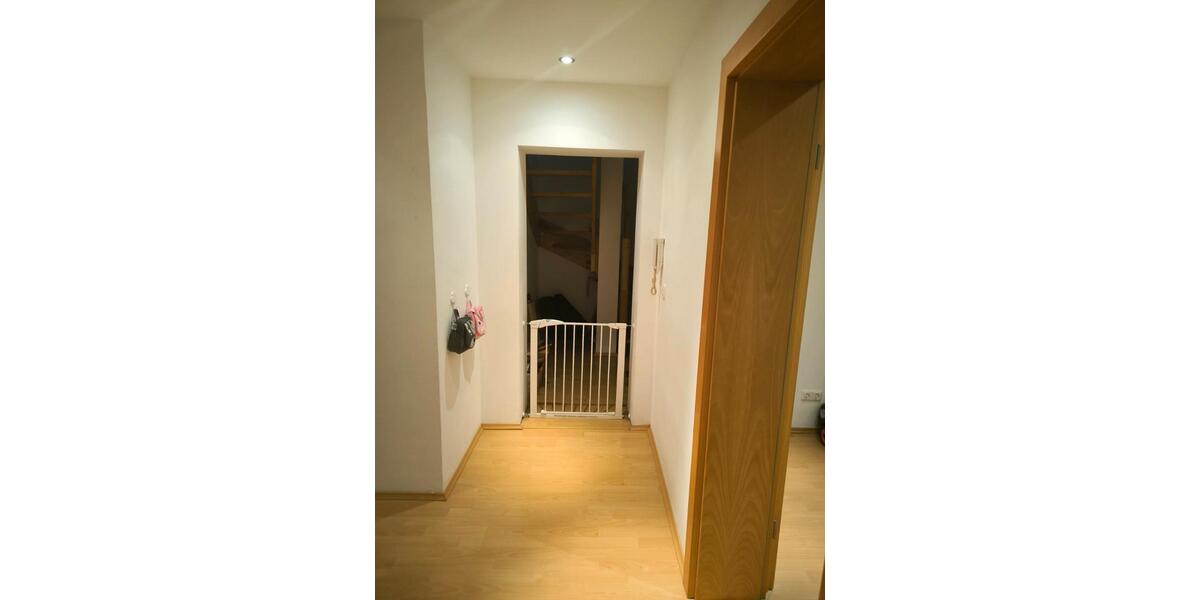 Dachgeschoßwohnung Essen Stadtbezirk III - 4 Zimmer, 145 m&sup2;, 1.200&euro; | Angebot:26521308