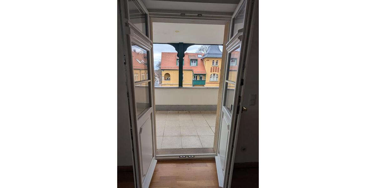 Etagenwohnung Radebeul - 3 Zimmer, 151 m&sup2;, 1.950&euro; | Angebot:25120921
