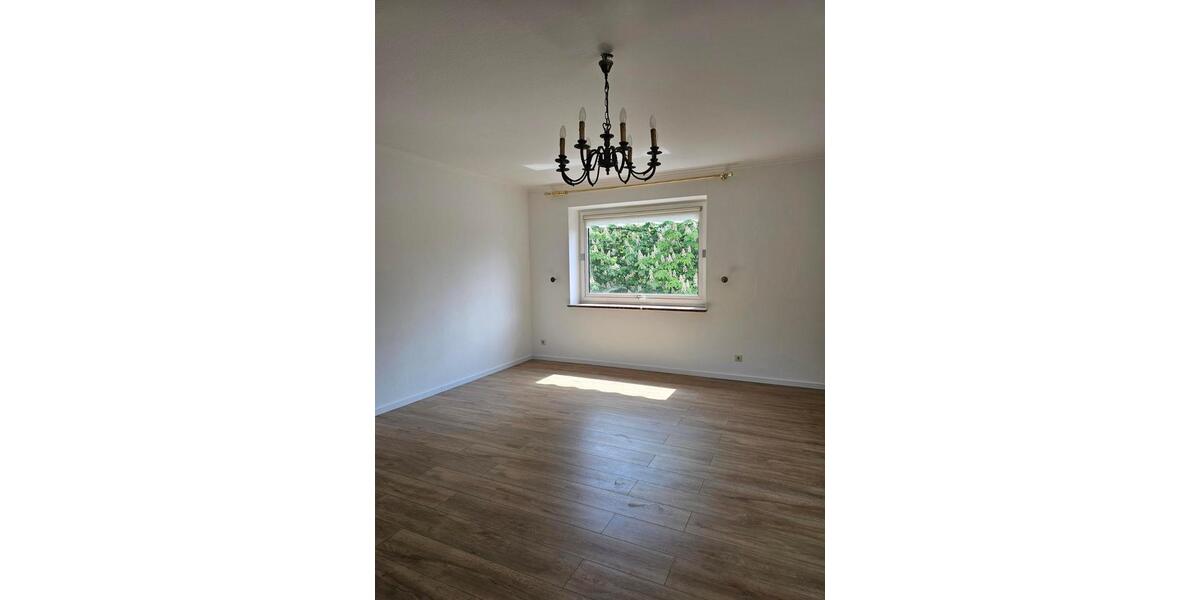 Etagenwohnung Bremerhaven - 3 Zimmer, 96 m&sup2;, 900&euro; | Angebot:26636111