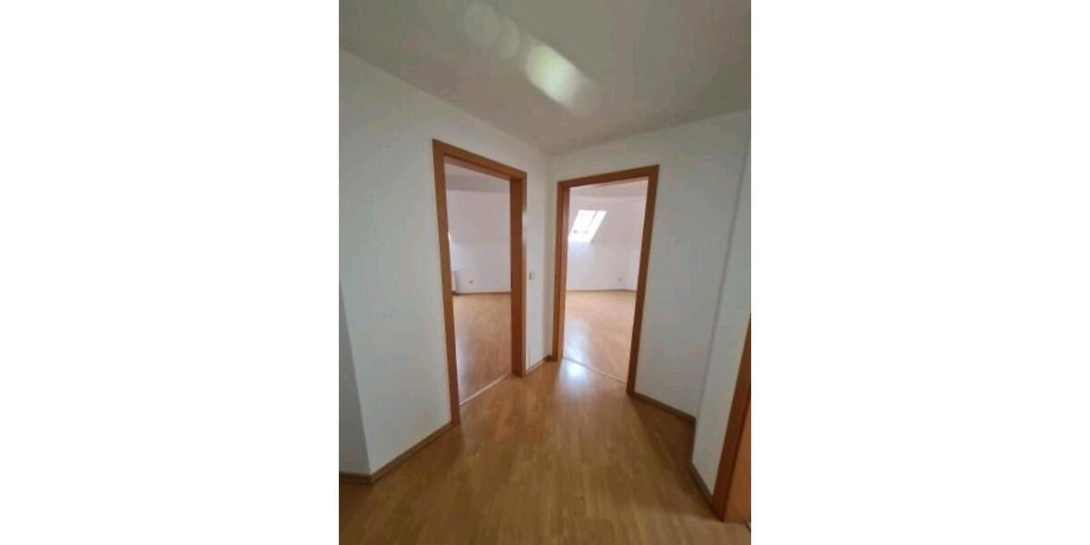 Dachgeschoßwohnung Gera Alt-Bieblach - 4 Zimmer, 110 m&sup2;, 1.100&euro; | Angebot:25992455