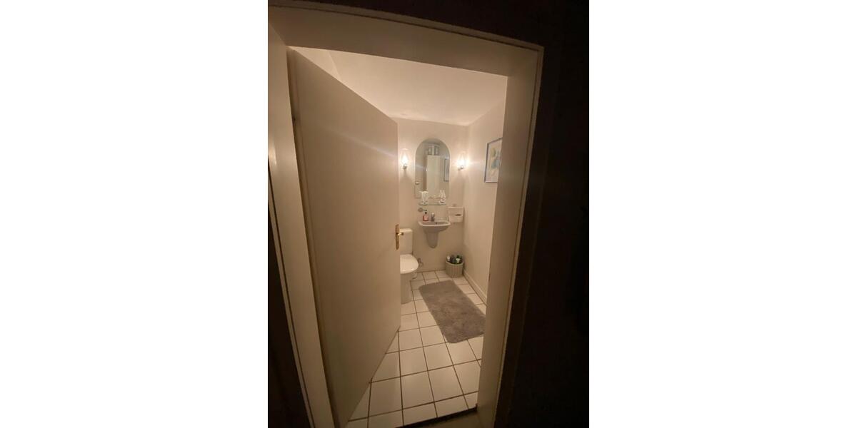 Etagenwohnung Neukirchen - 3 Zimmer, 230 m&sup2;, 850&euro; | Angebot:25991900