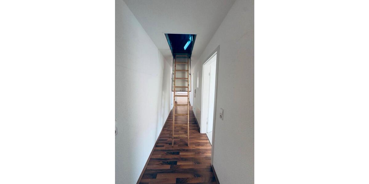 Dachgeschoßwohnung Ditzingen - 3.5 Zimmer, 85 m&sup2;, 1.200&euro; | Angebot:26603214