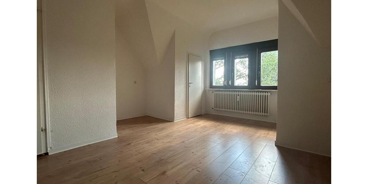 Dachgeschoßwohnung Saarbrücken West - 4 Zimmer, 65 m&sup2;, 750&euro; | Angebot:25883161