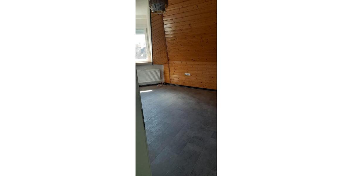 Dachgeschoßwohnung Wallerfangen - 3 Zimmer, 85 m&sup2;, 650&euro; | Angebot:26265706
