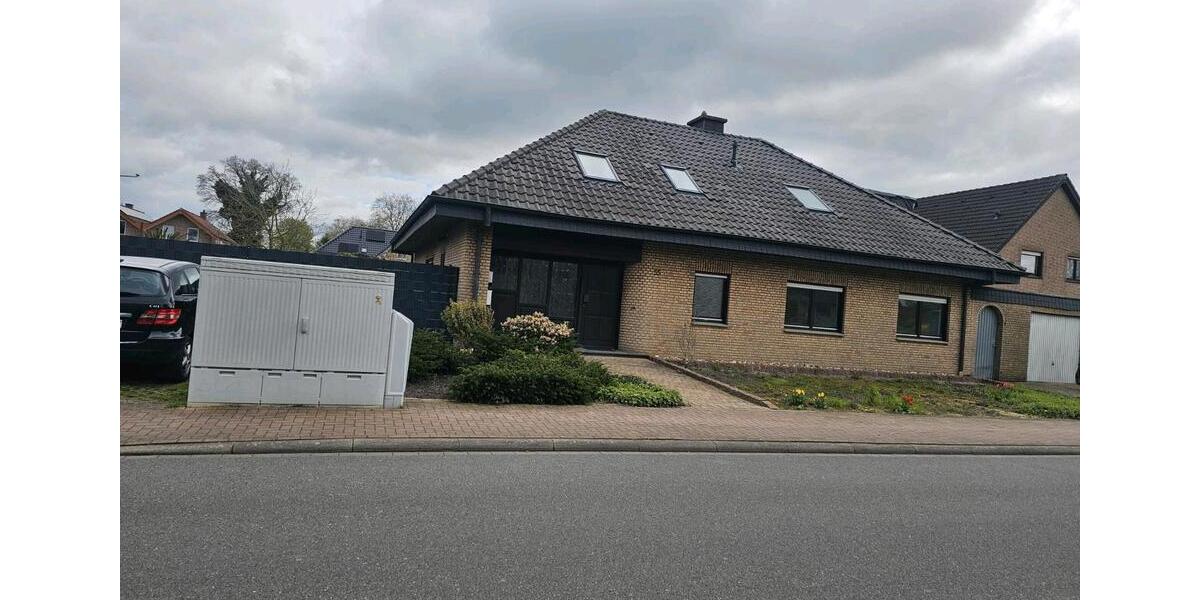 Dachgeschoßwohnung Gronau (Westfahlen) - 3 Zimmer, 110 m&sup2;, 1.200&euro; | Angebot:26426301