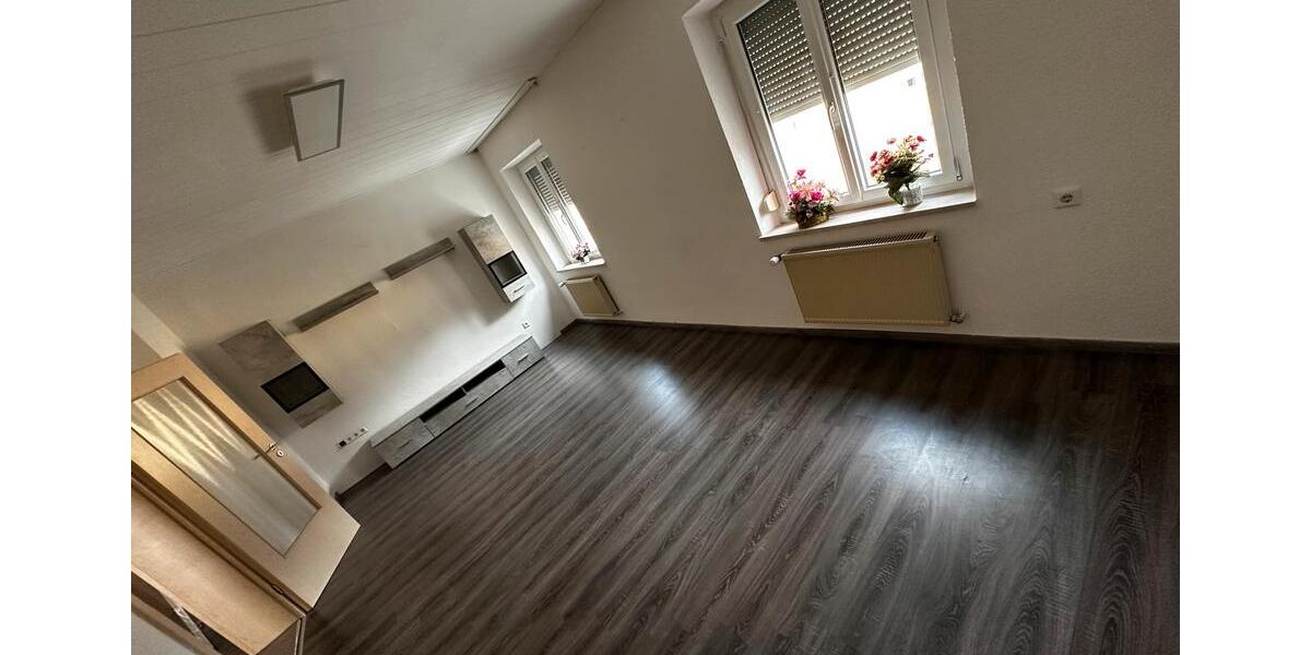 Etagenwohnung Weiden in der Oberpfalz - 3 Zimmer, 85 m&sup2;, 900&euro; | Angebot:26563227