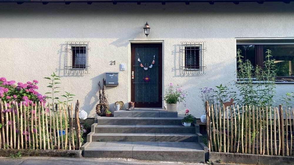Einfamilienhaus Bammental - 7 Zimmer, 150 m&sup2;, 2.100&euro; | Angebot:26821500