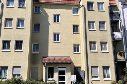 Geräumige 2-RaumWohnung mit Balkon ins Grüne und großzügigem Wohnbereich sucht neuen Mieter!