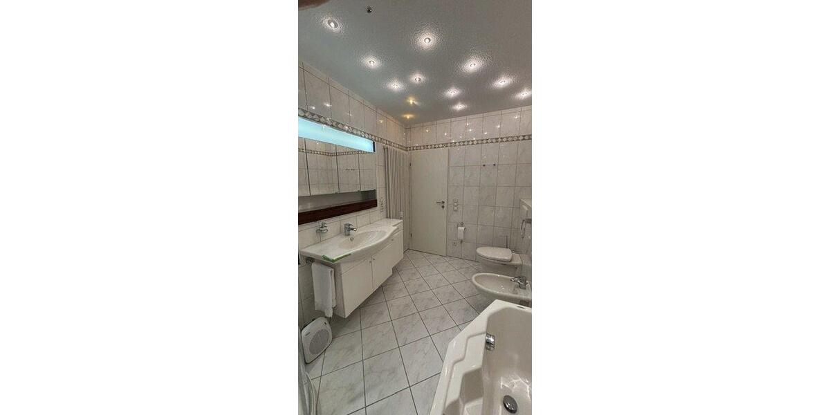 Hochparterre Rosbach vor der Höhe - 3.5 Zimmer, 114 m&sup2;, 1.350&euro; | Angebot:26632471
