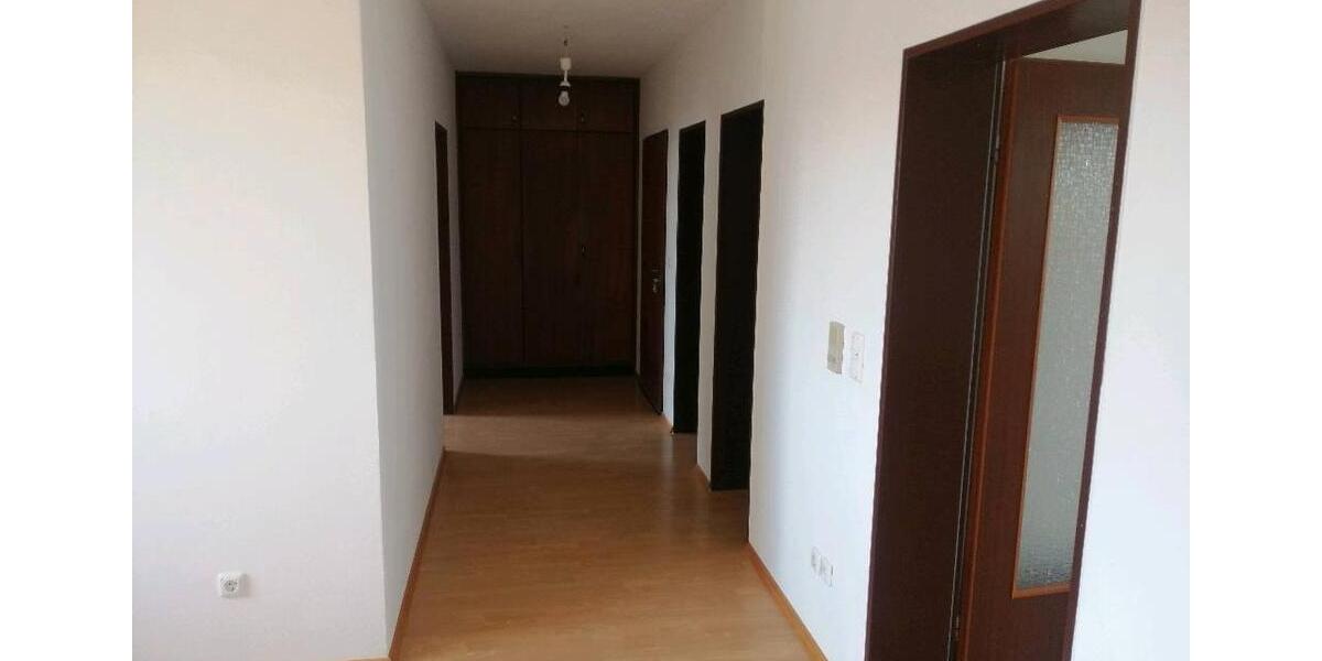 Etagenwohnung Straubing - 3 Zimmer, 79 m&sup2;, 870&euro; | Angebot:26677239