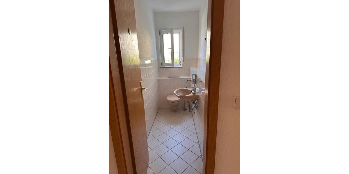 Erdgeschoßwohnung Hoyerswerda - 3 Zimmer, 85 m&sup2;, 900&euro; | Angebot:24729924