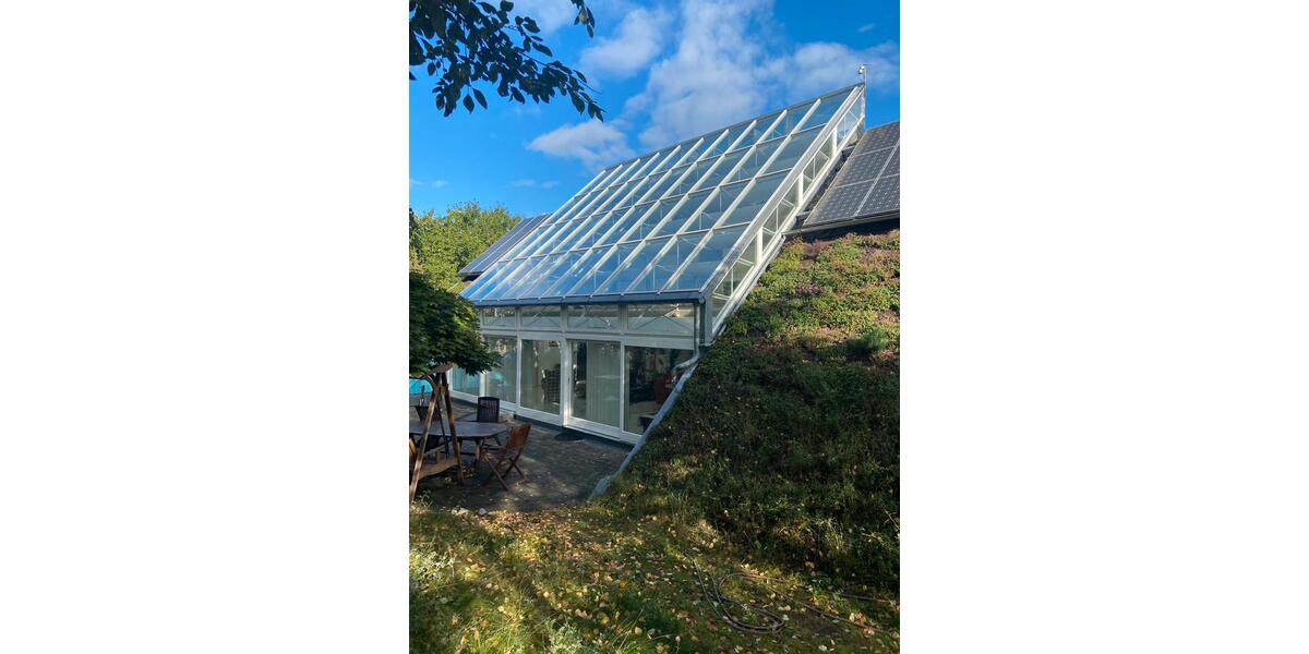 Schönes möbliertes WG-Zimmer mit Balkon frei, in großem Haus zimmer