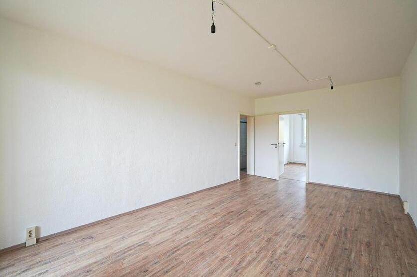 Renovierte Dreiraumwohnung mit Balkon– sofort bezugsfrei! zimmer