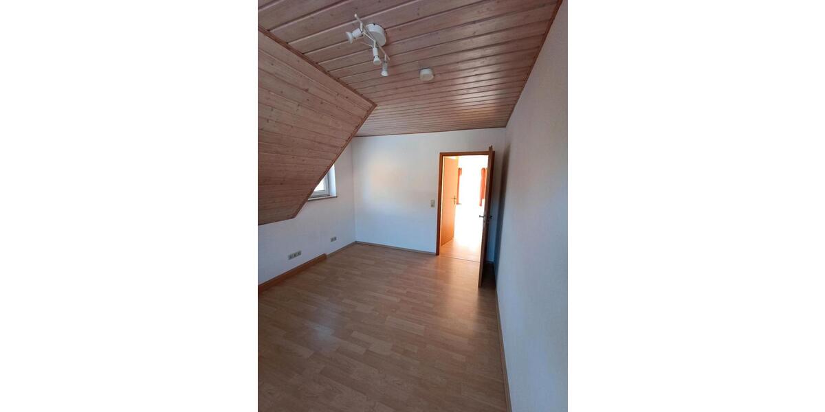 Dachgeschoßwohnung Bad Staffelstein - 3 Zimmer, 70 m&sup2;, 450&euro; | Angebot:25977242